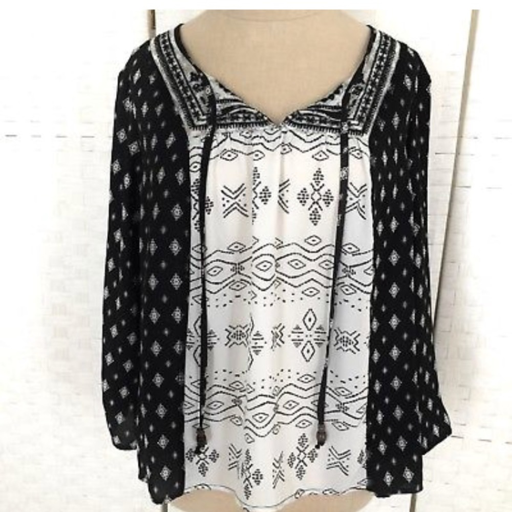 Xhilaration Black&White Long Sleeve Boho Blouse